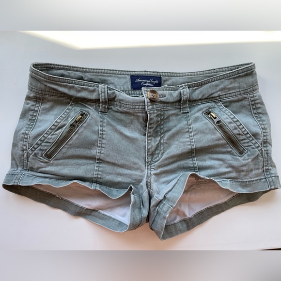American Eagle camo shorts. - Picture 1 of 3
